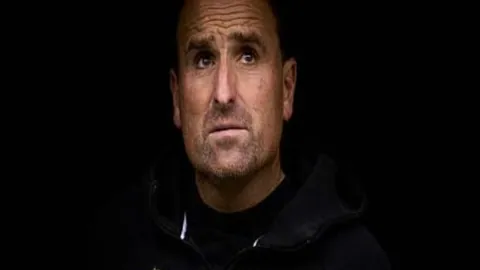 “太阳队连遭败仗，关键球员受伤，末战征程压力倍增！”